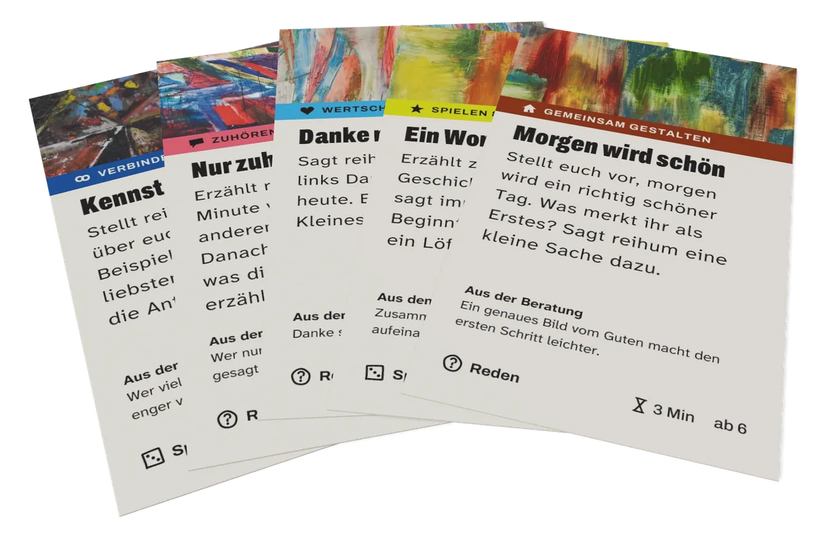 Fünf Karten aufgefächert, je eine aus jeder Farbe